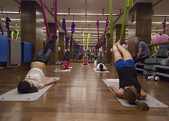 aerial yoga global wellnes day 2017 