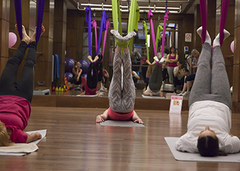 aerial yoga global wellnes day 2017 