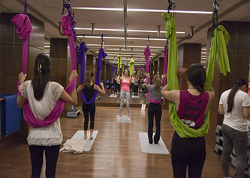 aerial yoga global wellnes day 2017 